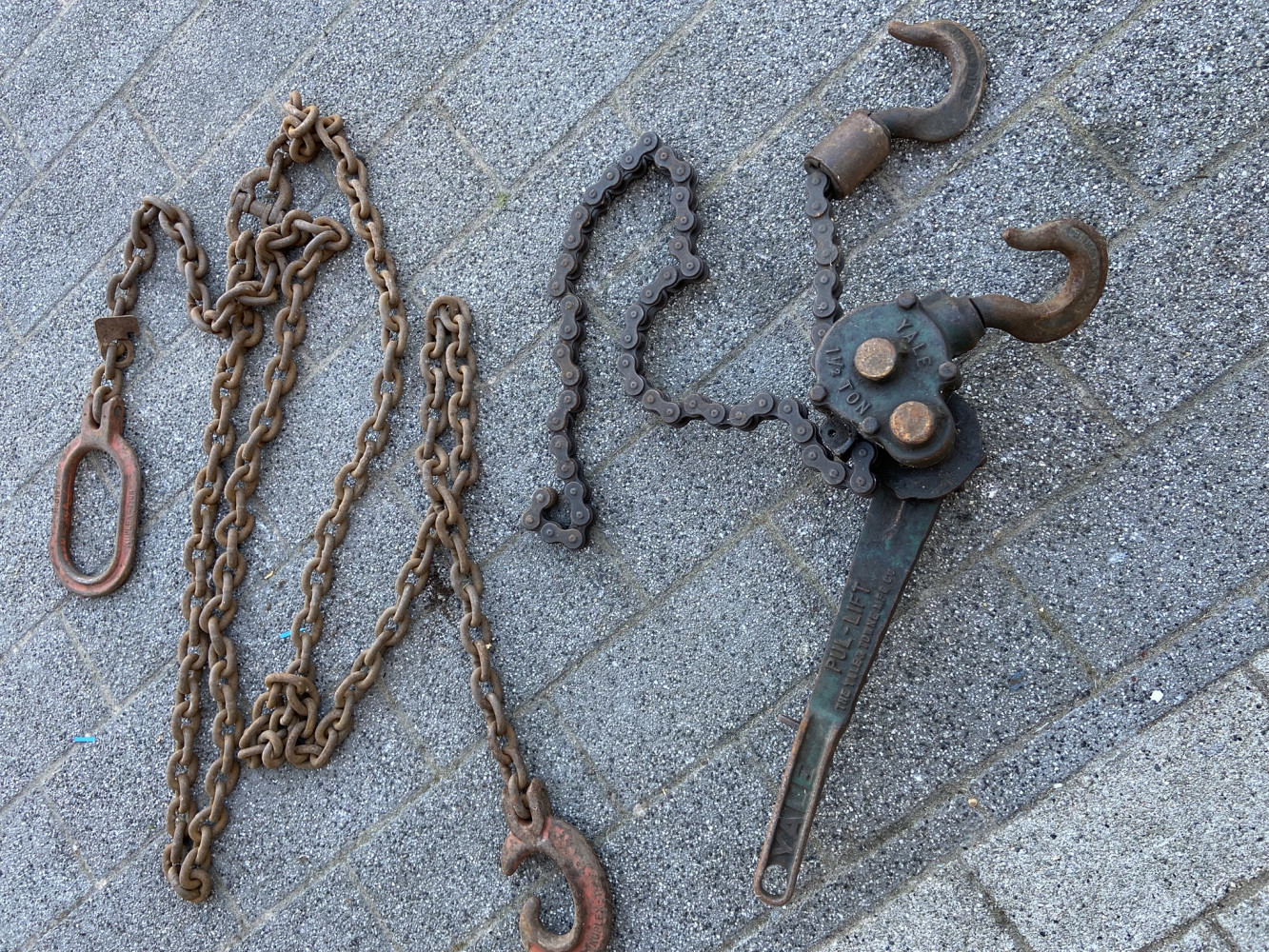 Yale 1 1/2 Ton Pull Lift and lifting Chains