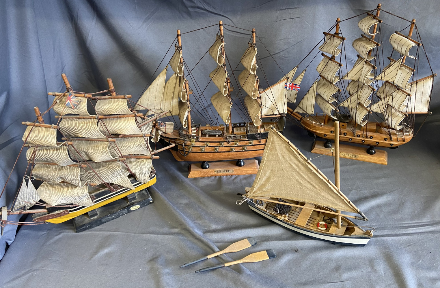 4 small model boats