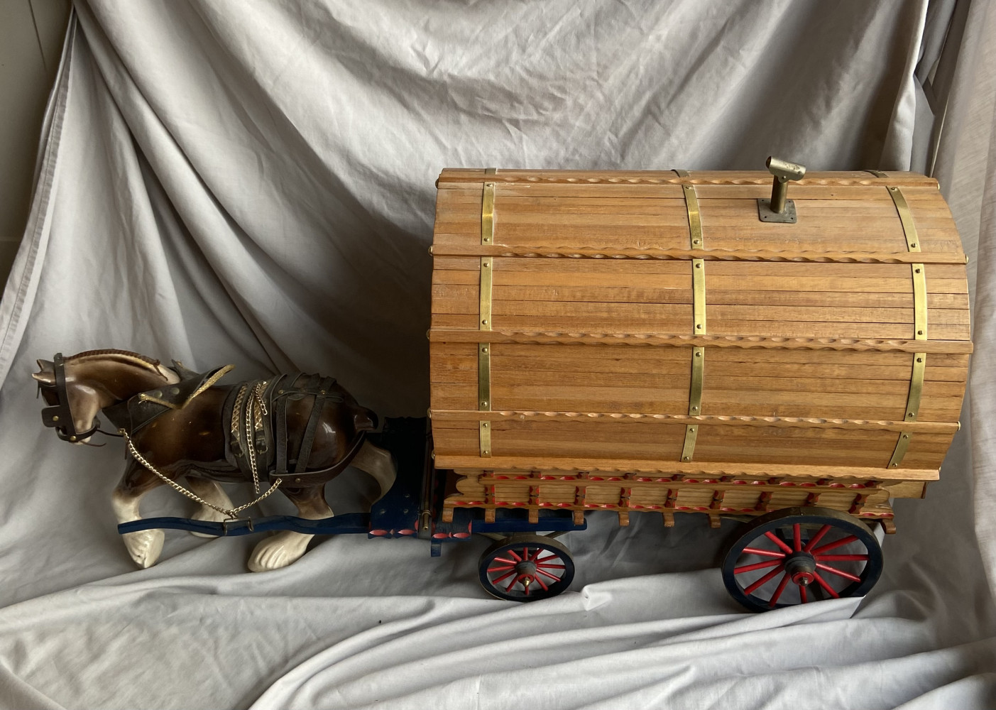 Huge horse and hand made wagon, 90 cms long