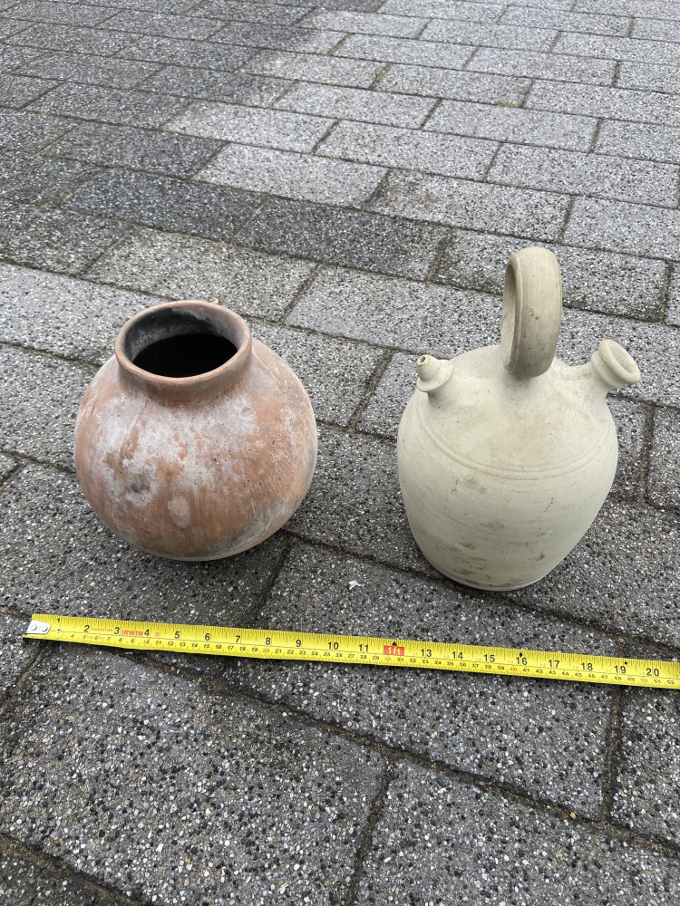 2 small garden pots