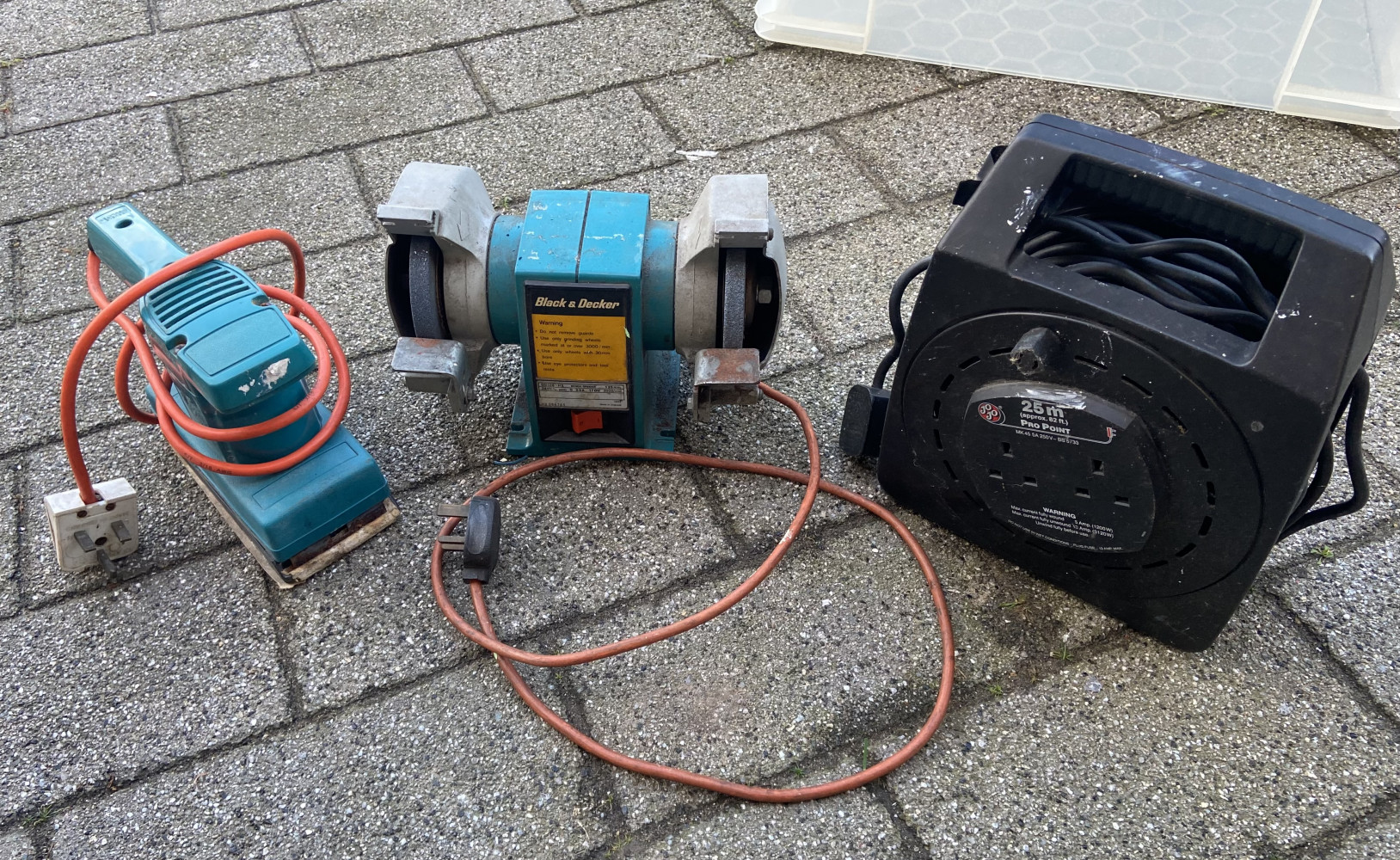 Extension lead, bench grinder and sander