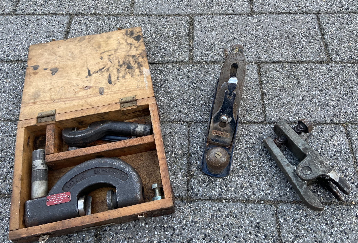 Record no3 plane, Sykes-Pickavant hydraulic nut splitter set and other tool