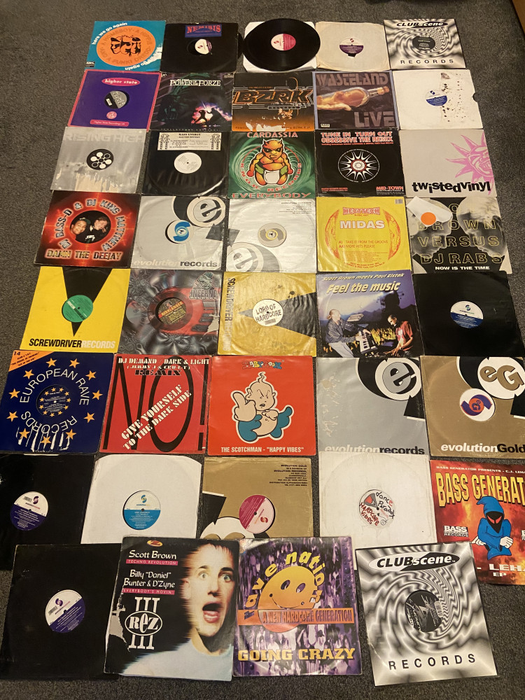 Large lot of collectable 90s/00s hardcore dance records