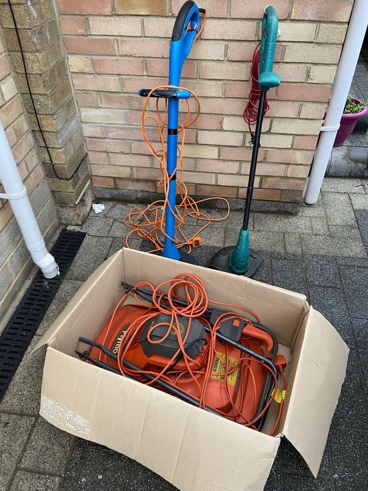 2 working Strimmer and Flymo mower