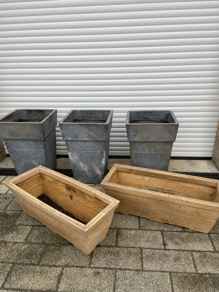 5 very large plastic flower pots