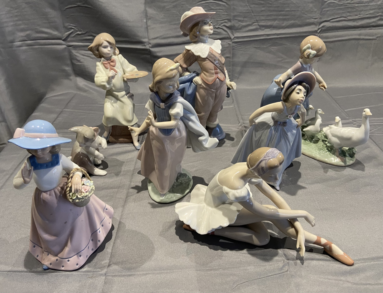 8 Lladro Collectable Figures