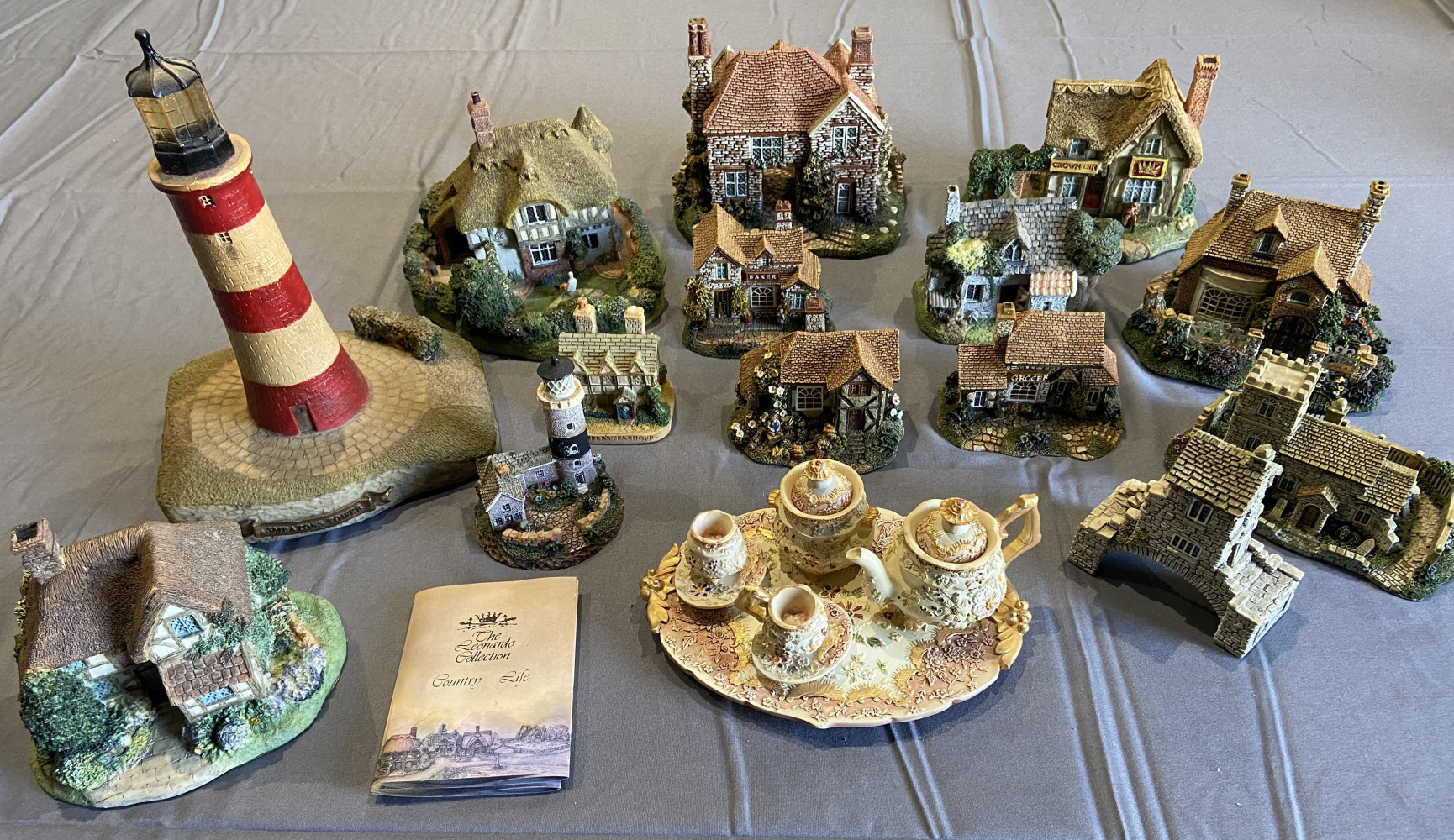 Mixed small leonardo collectables and some other