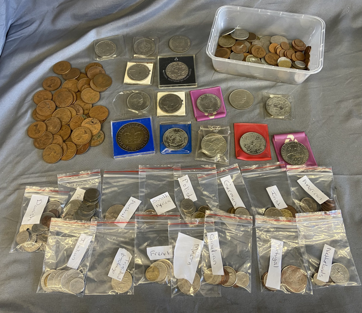 Huge lot of coins, lots of old pennys, mixed tub of various coins, lot of commemorative coins and bags of mixed international coins