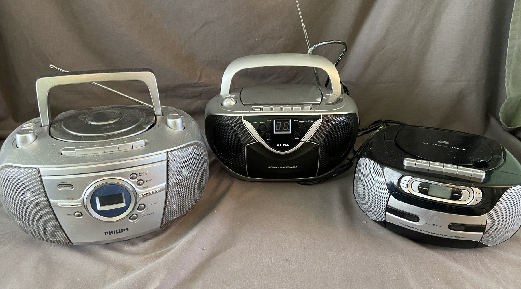 3 CD Radios