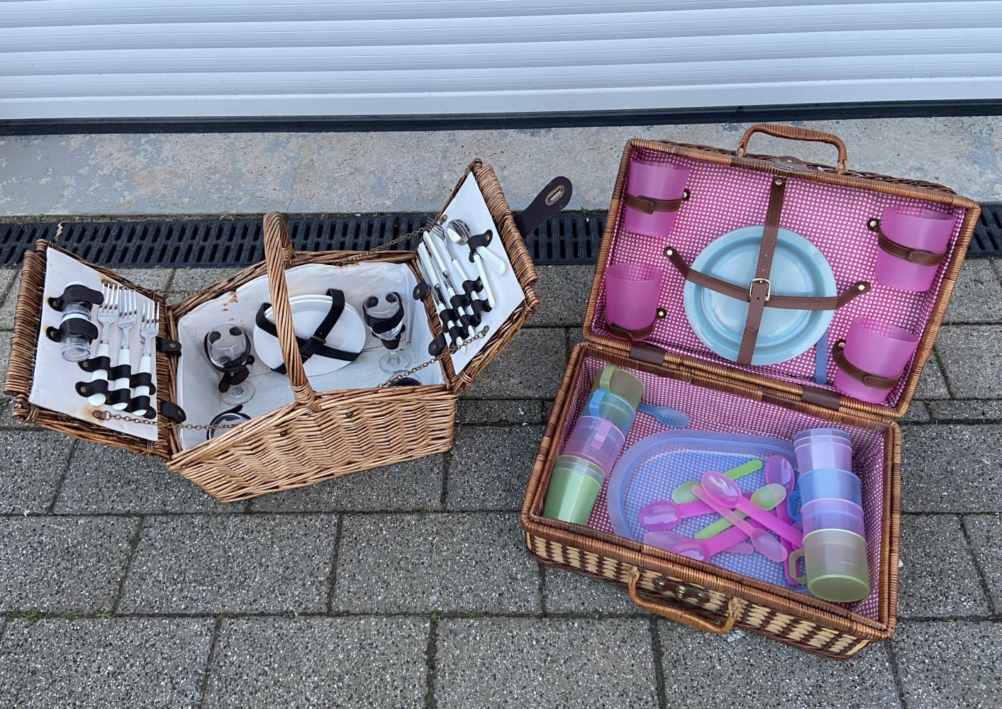2 Picnic Hampers