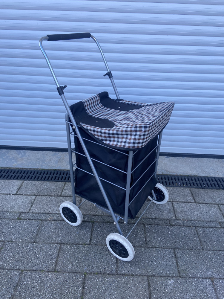 4 Wheel Black and Check Print Shopping Trolley