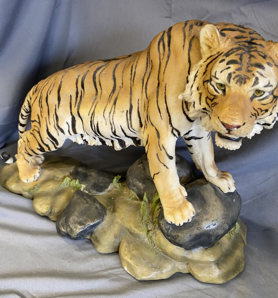 Large resin Tiger amazing detail 46cms long