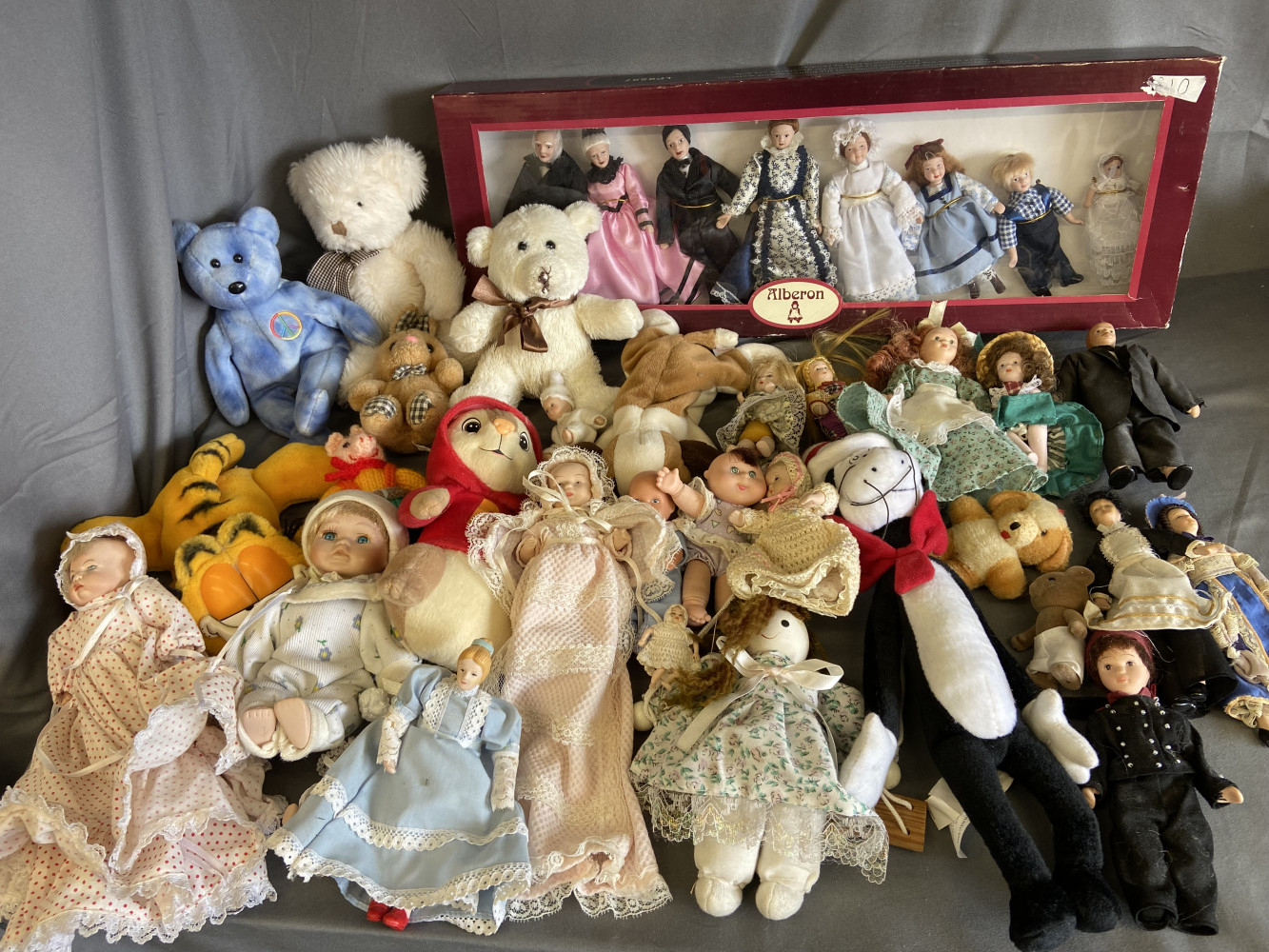 Large collection of small dolls and collectable plush teddy's