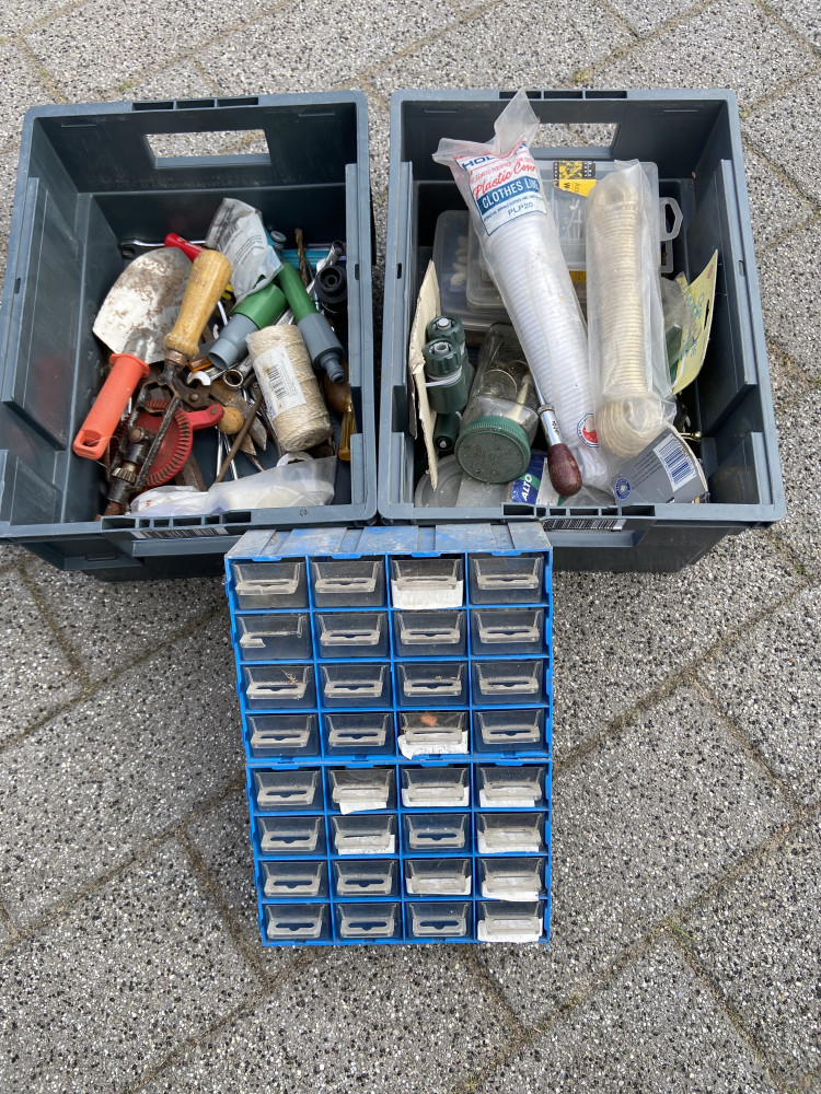 Mixed tools and sundries and storage rack