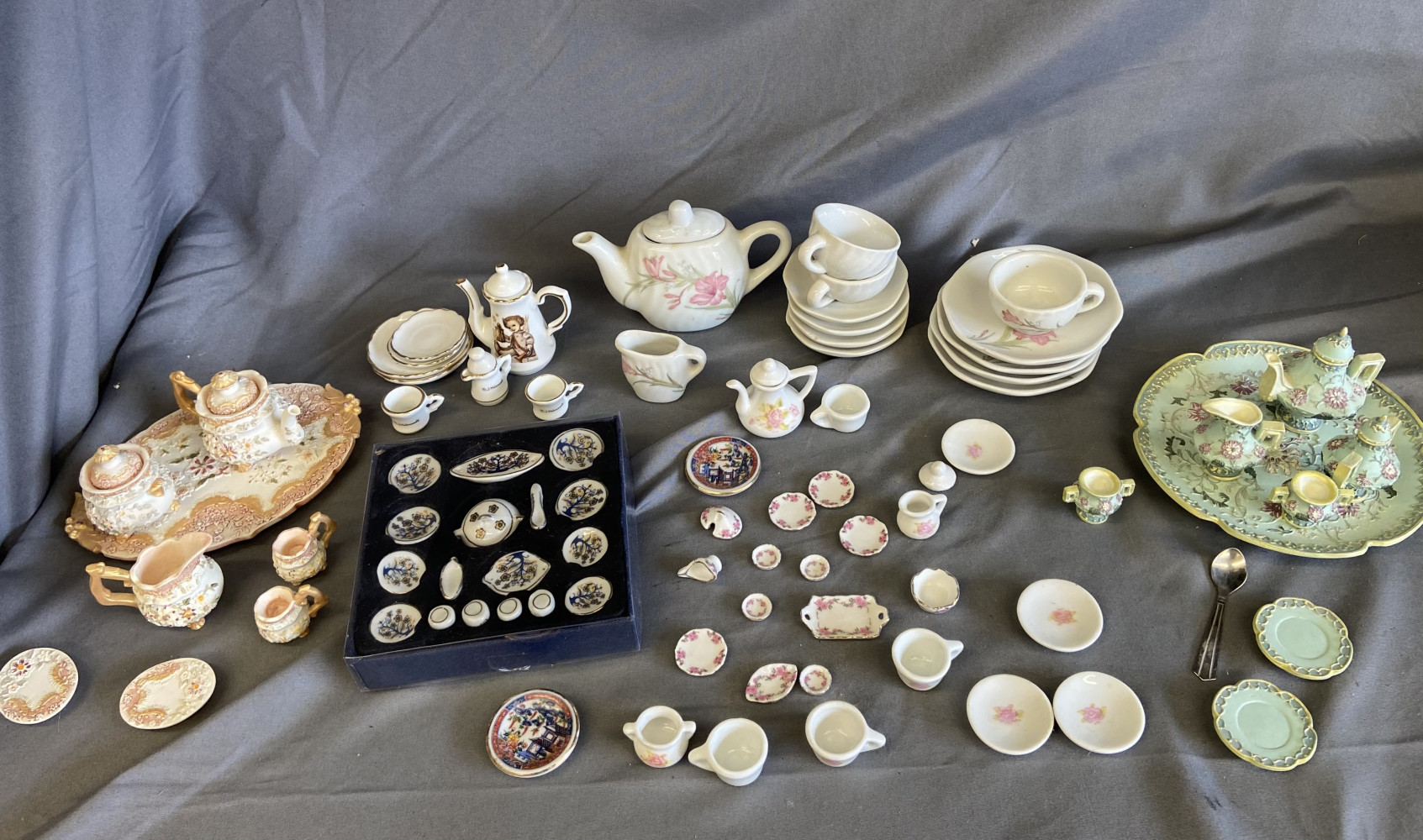 Miniature ceramic and resin dolls dolls china tea set