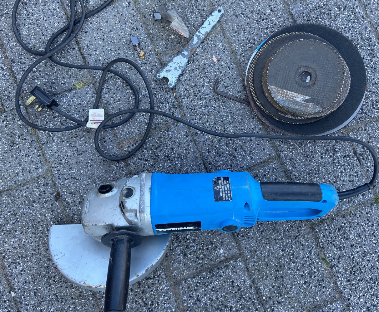 Large grinder with lots of cutting disks