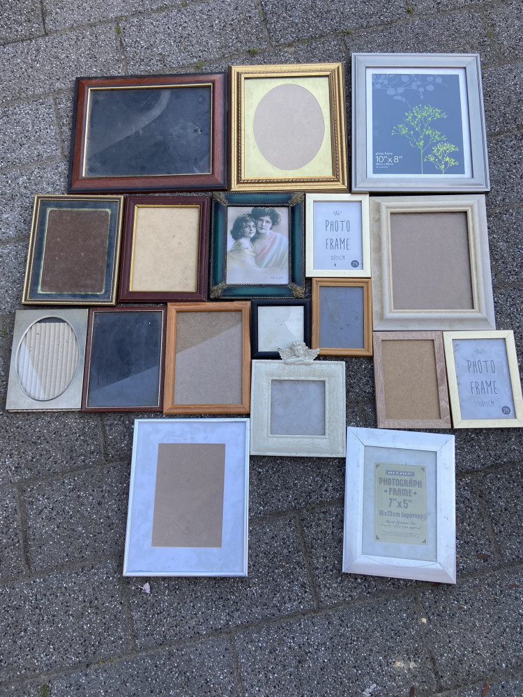 Large lot of picture frames