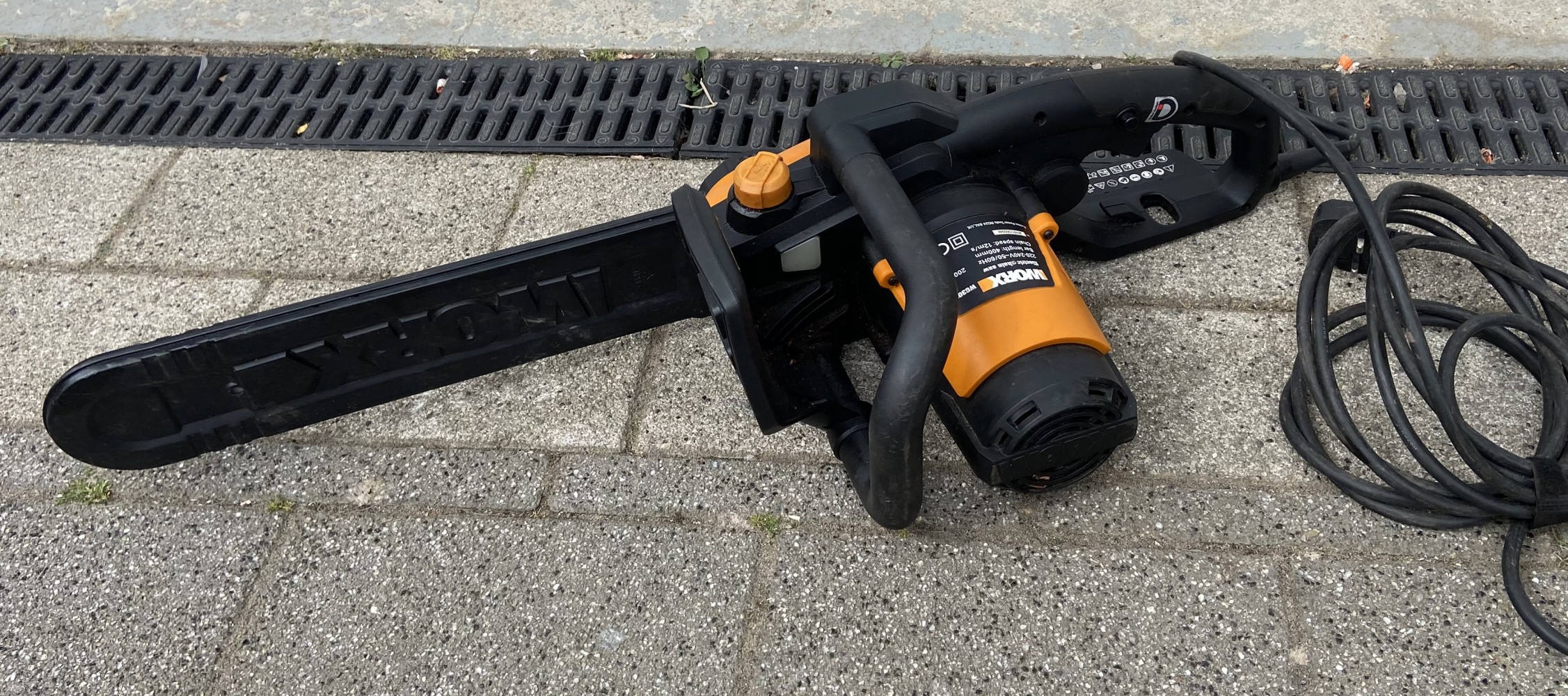 Worx 2000W 40cm Corded Electric Chainsaw