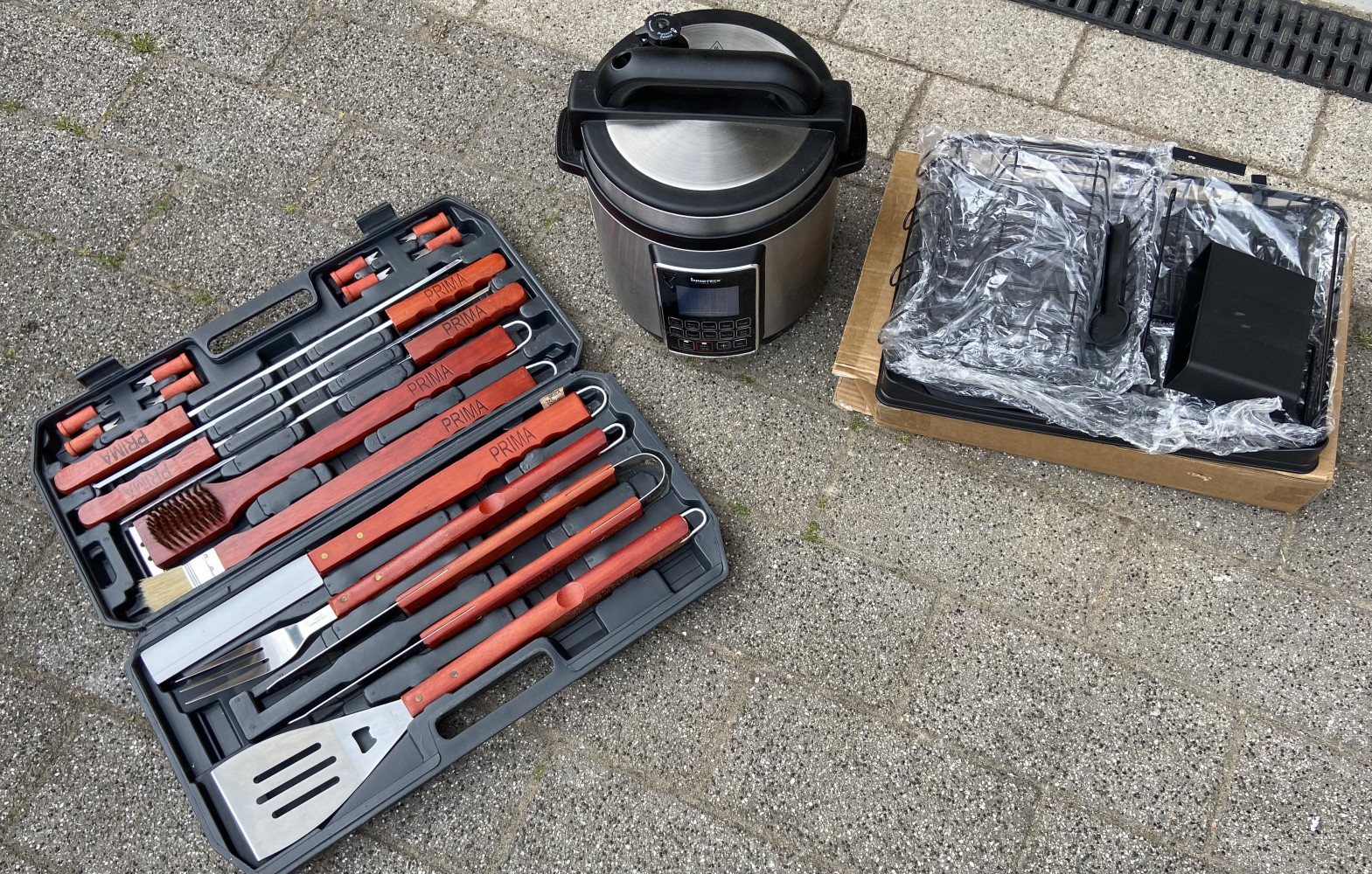 Cased BBQ Set, as new pressure cooker and dish drainer