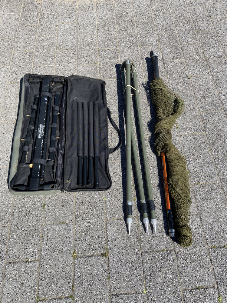 Rod rest in case, Weighing Tri pod and landing net
