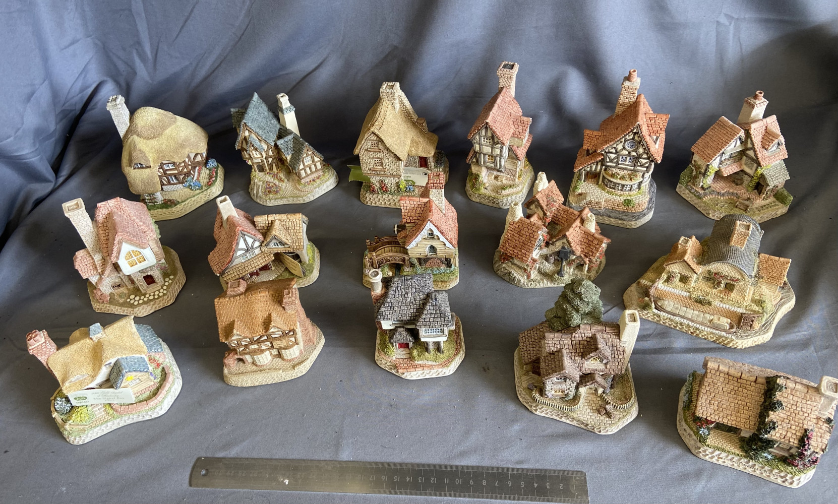 16 Medium Size David Winter Cottages