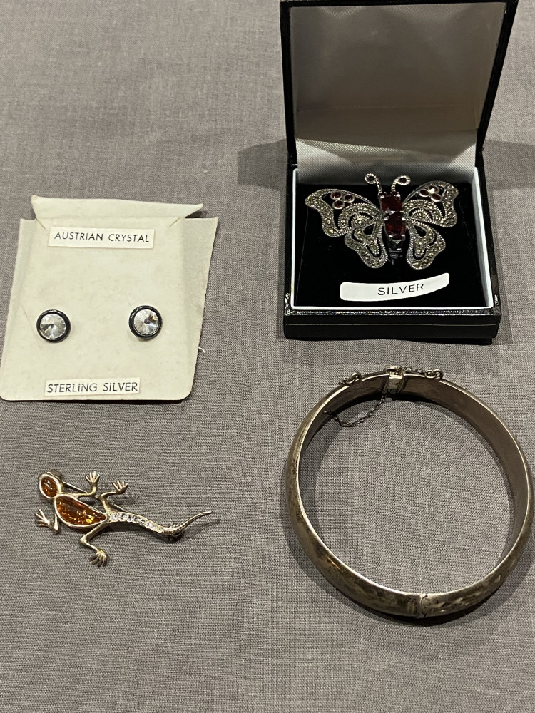 Hallmarked Silver bangle 18.4 grams, silver butterfly marked 925, earrings and lizard broach marked 925
