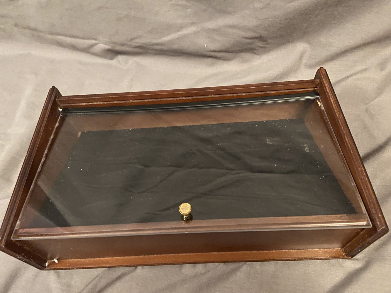 Franklin Knife Display Case holds 6 knives