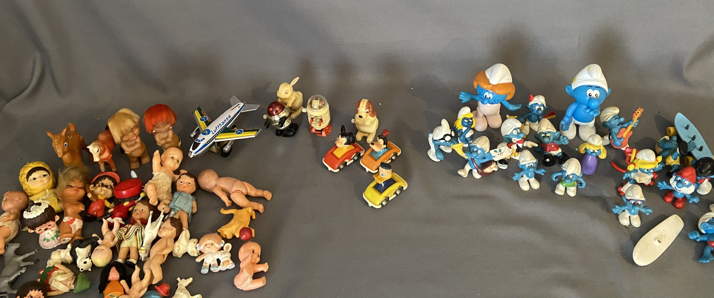 Vintage Smurf toys, Magic Diaper Babies and other small collectable toys