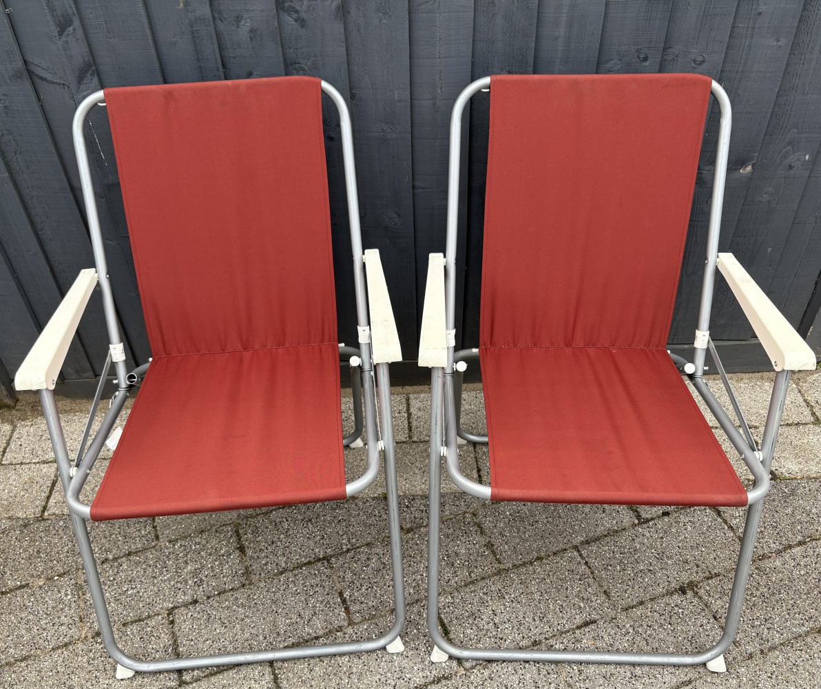 Folding picnic chairs
