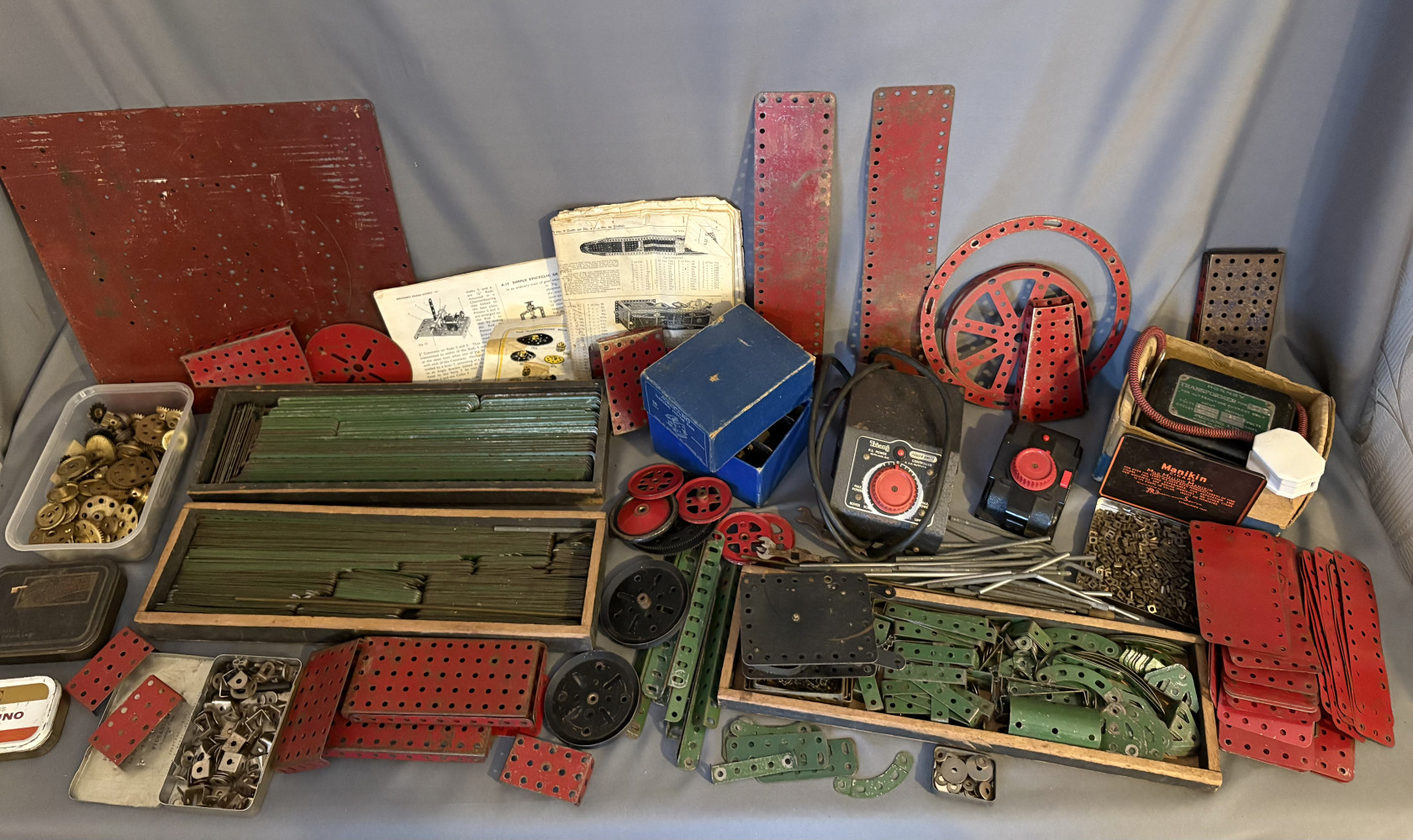 Huge lot of rare vintage Meccano, with motors and booklet