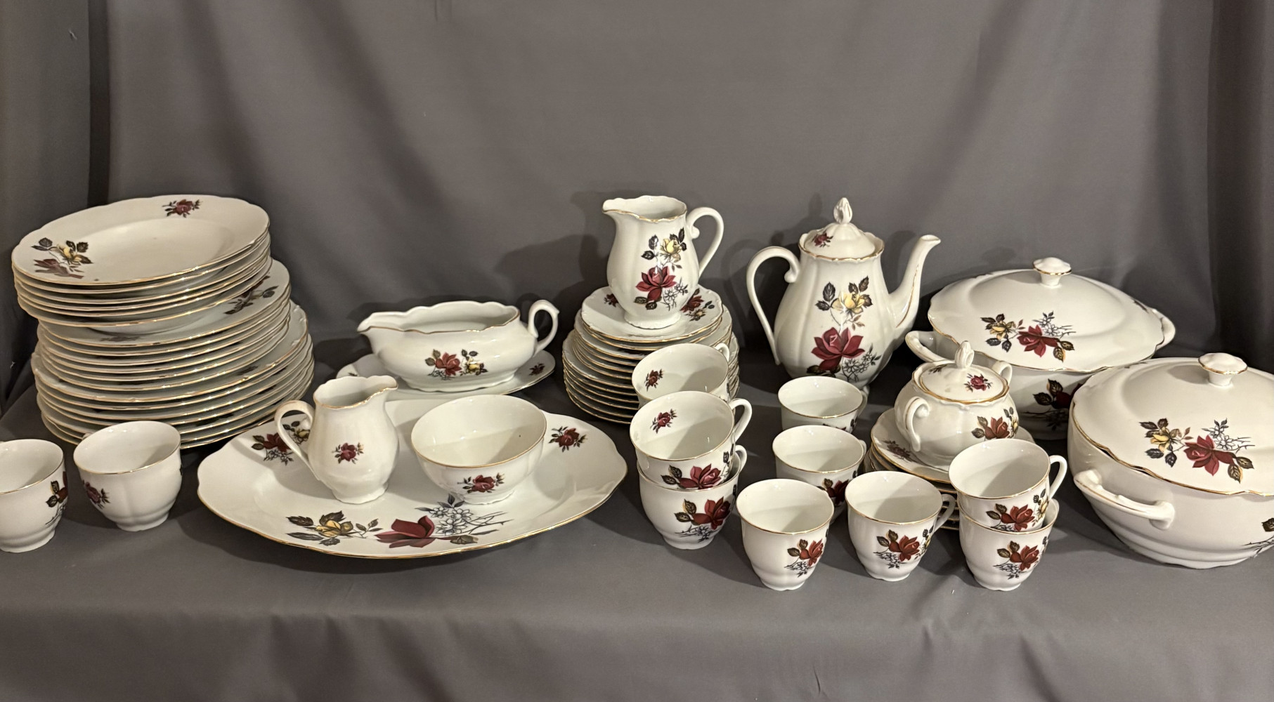 Haas & Czjzek dinner service, manufactured in Czechoslovakia