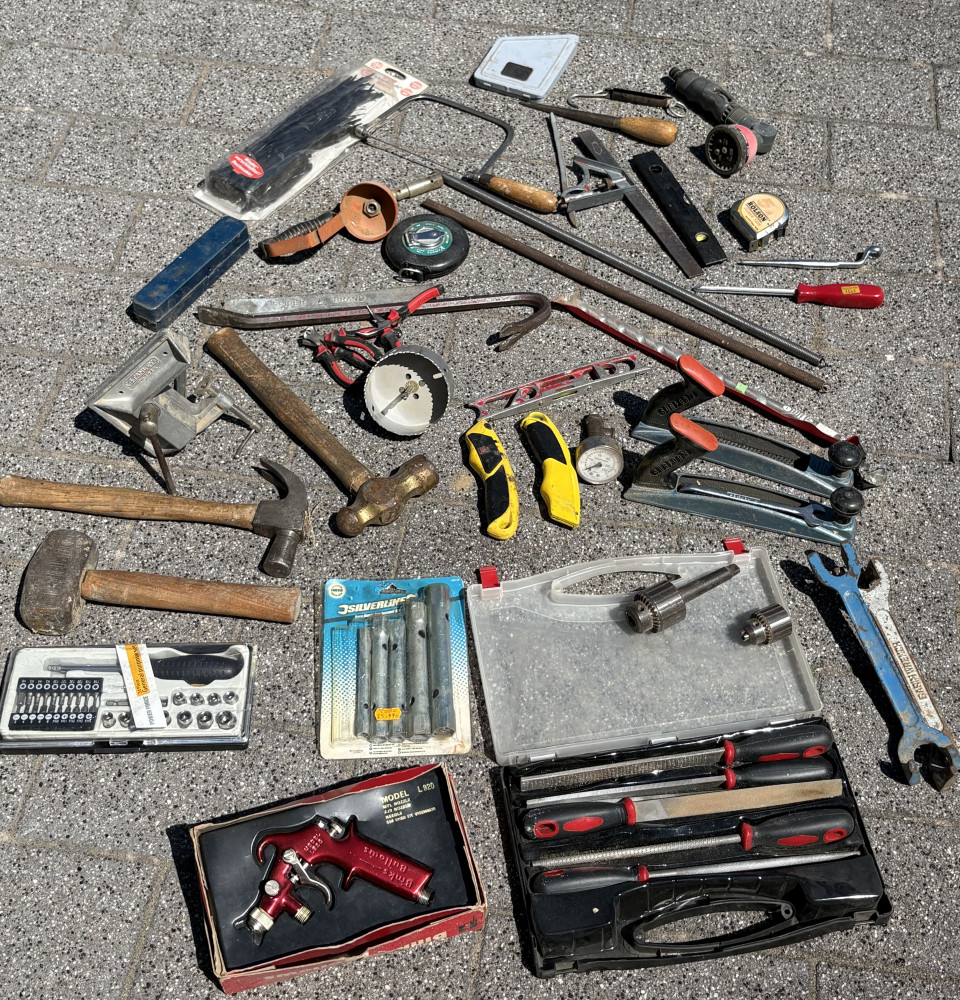 Mixed tools, files, spray gun, vice and lots of other mixed tools,