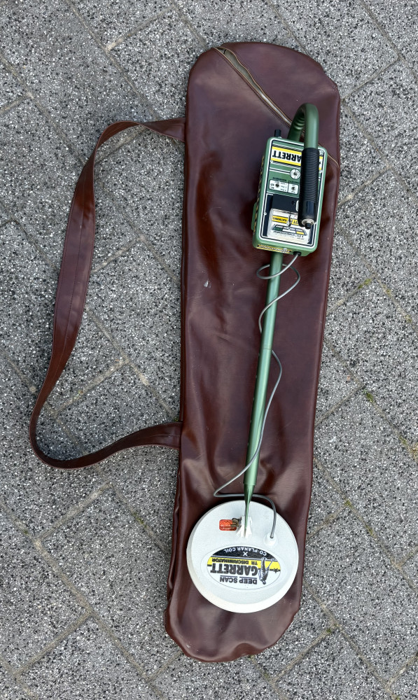 Vintage rare Garrett adjustable metal detector in case