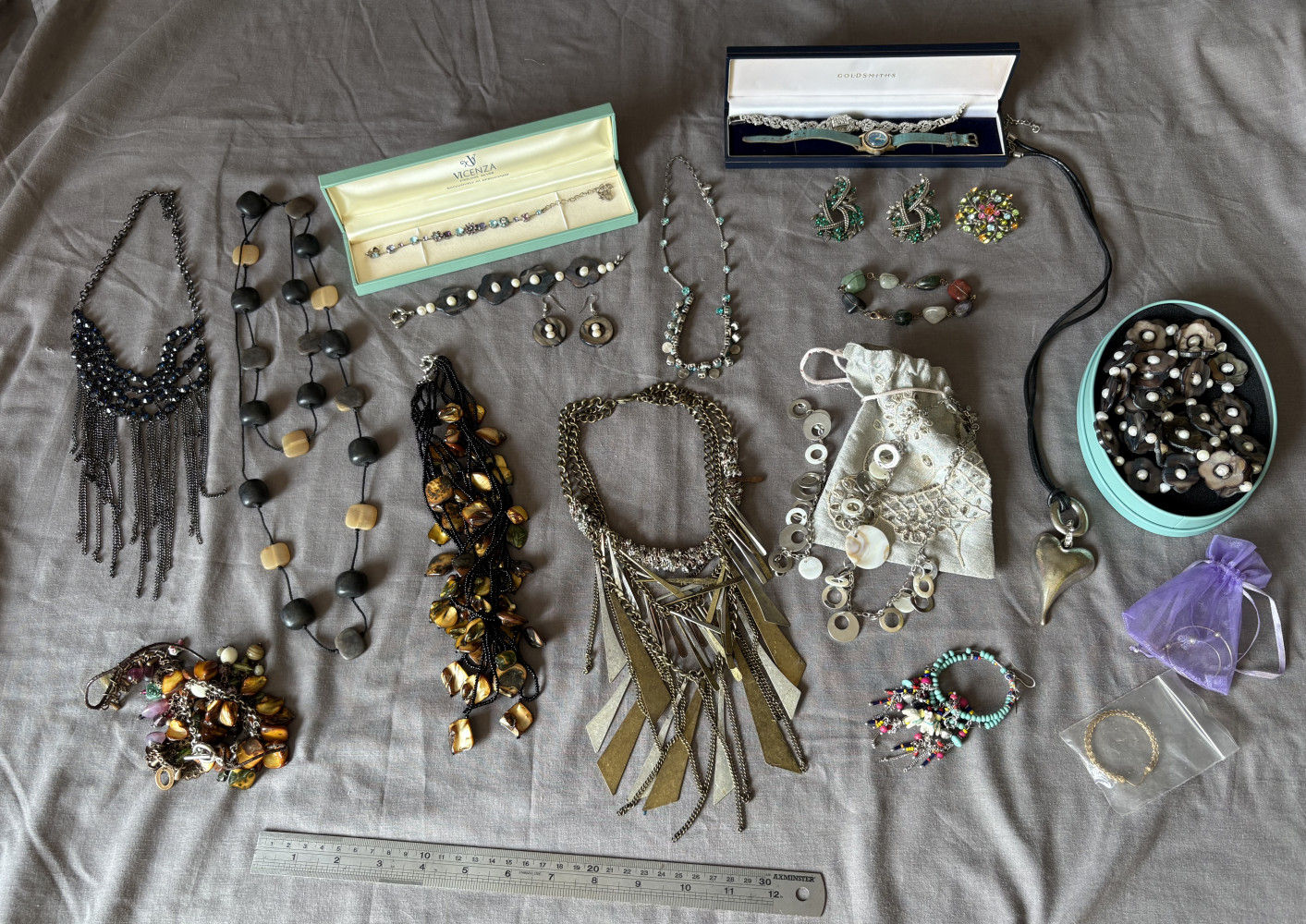 Large lots of jewellery including watches and large necklaces