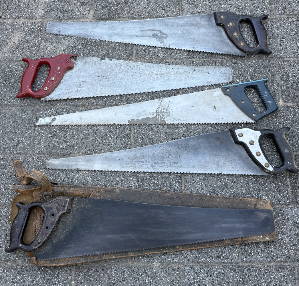 5 saws including one in leather case and vintage Sandvik No. 288 hand saw