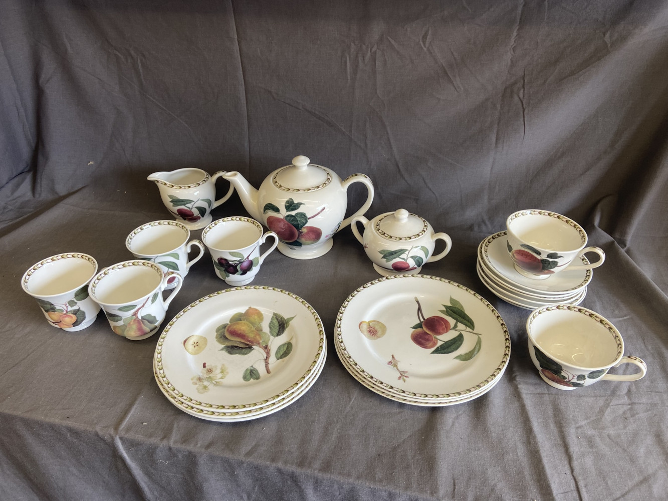 Tea set Queens wear "Hookers Fruit"