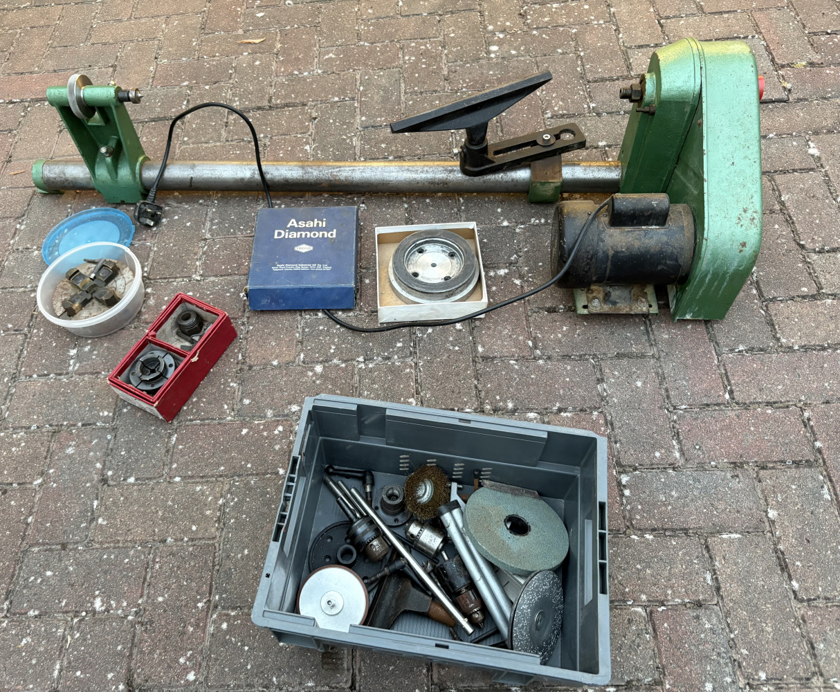 Sealey lathe with loads of various accessories