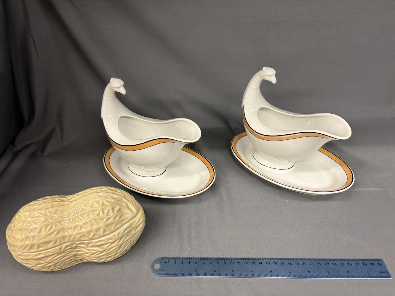 Two very special Vintage porcelain Swan Gravy boats from Bauscher Weiden, a renowned German porcelain manufacturer based in Weiden, Bavaria and then distributed by Meissen. Also unmarked peanut shaped bowl