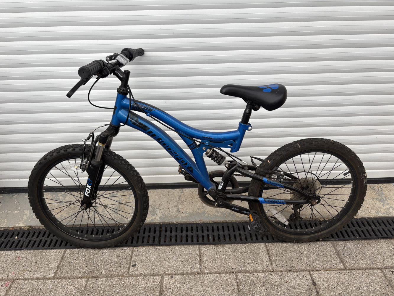 Blue Muddyfox Radar 20-inch youth mountain bike with dual-suspension steel frame