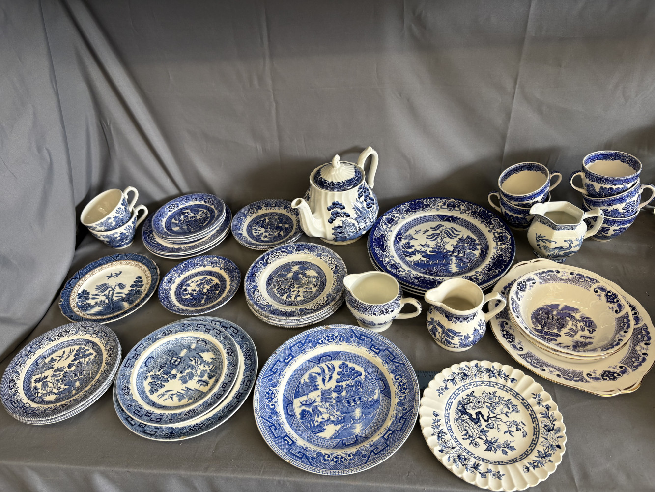 Large mixed lot of blue and white China