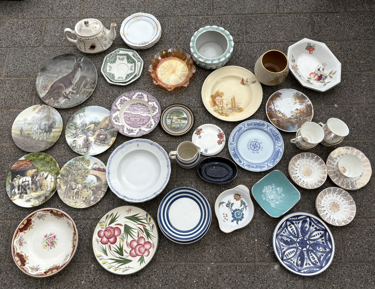 Huge mixed lot of China plates and ceramics