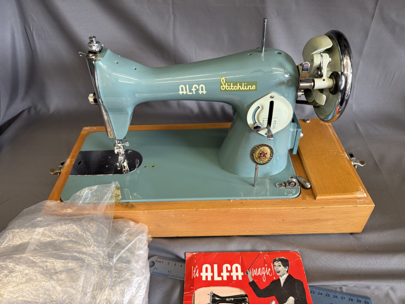 Vintage mint-green Alfa Stitchline