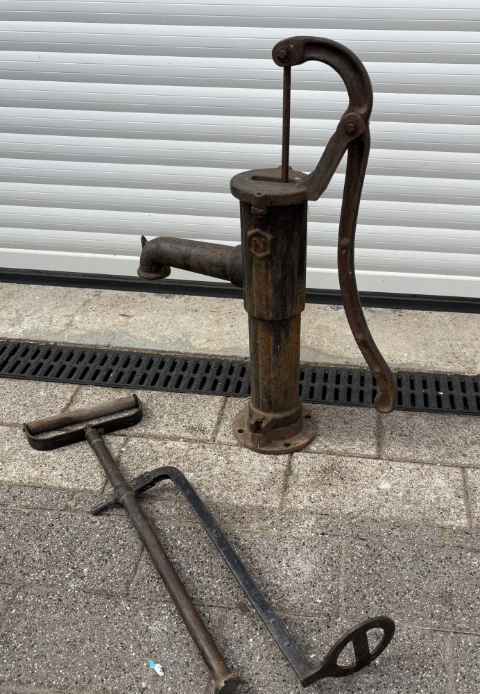 Working garden ornament pump and metal vintage bucket pump