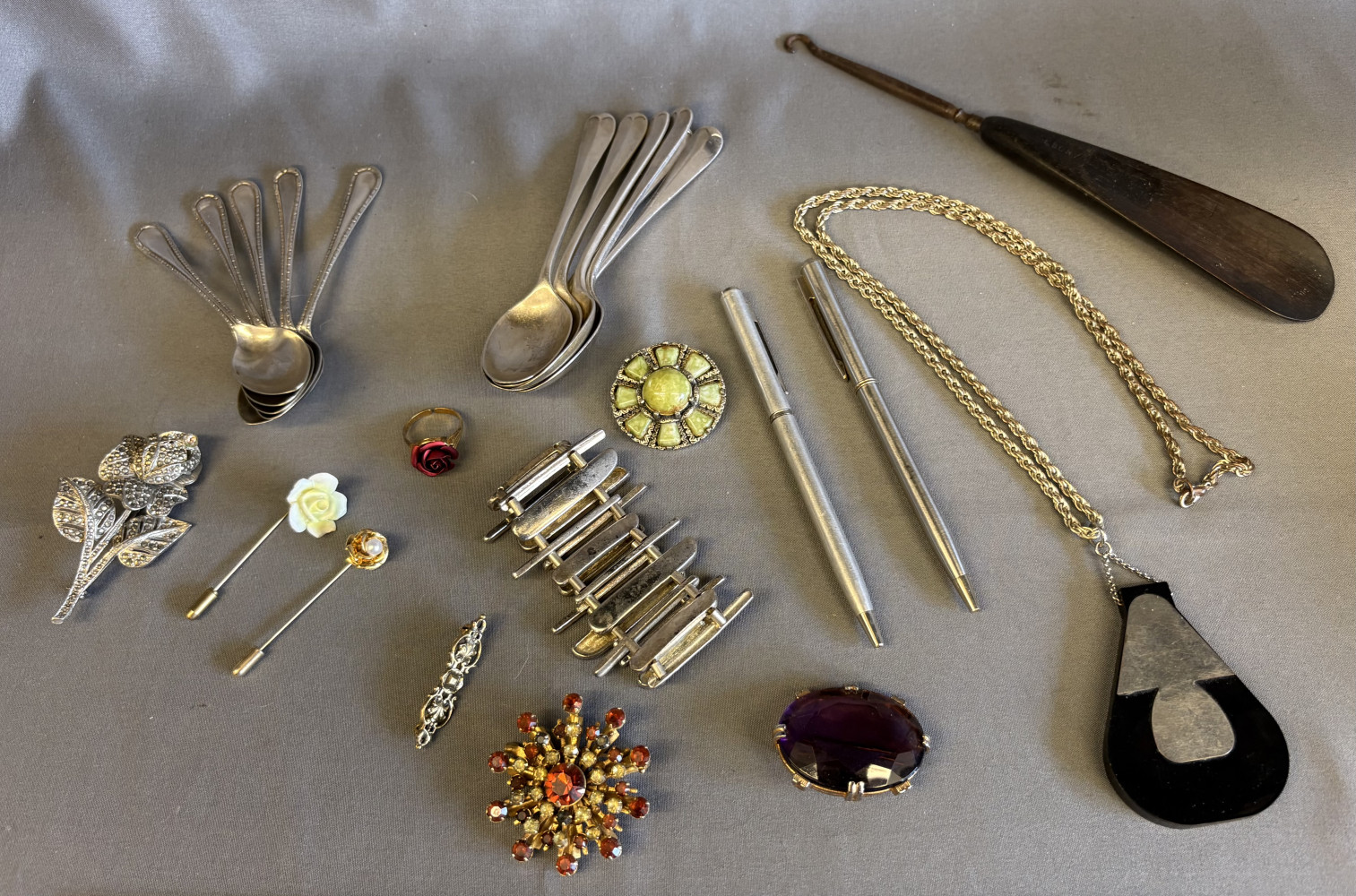 Mixed costume jewellery, antique button hook, spoons and Pens