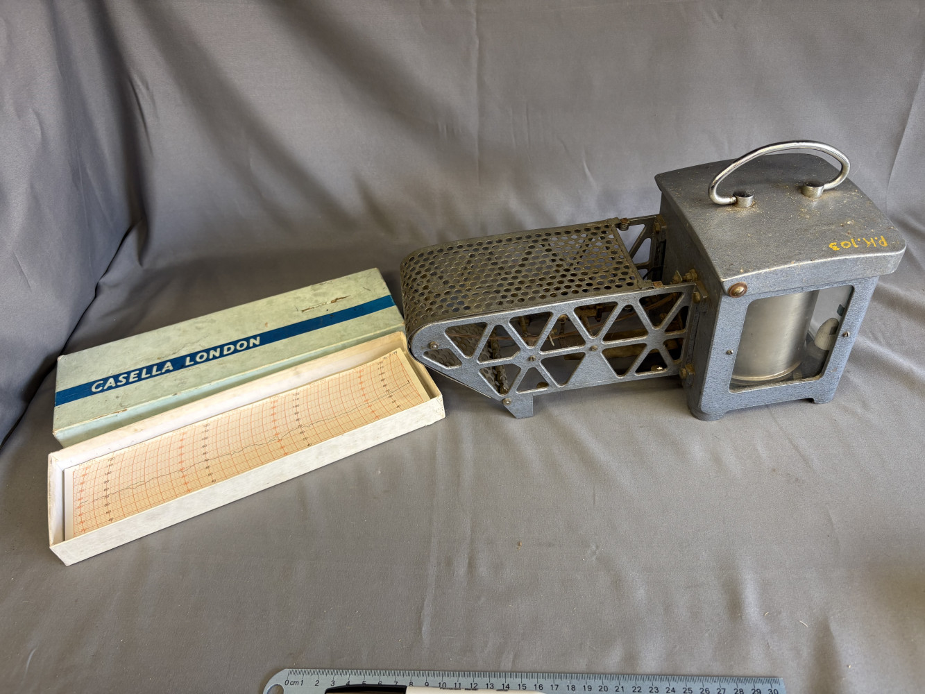 Vintage Casella London thermohydrograph (or hydro-thermograph), a mechanical meteorological instrument used to continuously record air temperature