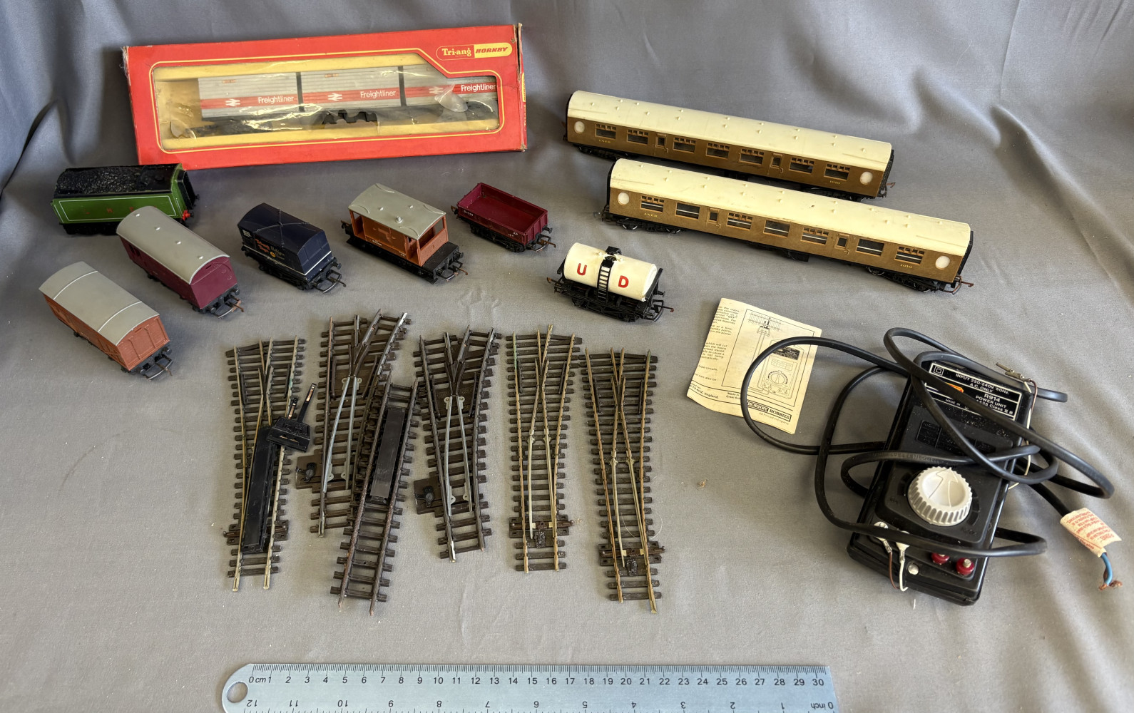 Mixed lot of train carriages, track and controller