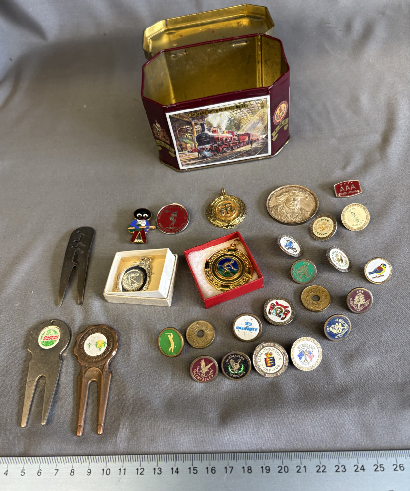 Collectable golf markers and medals and other badges