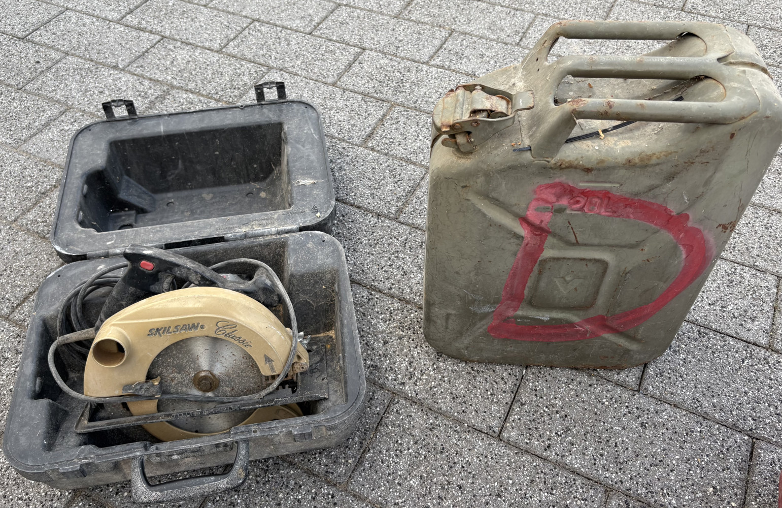 Skilsaw and Jerry can