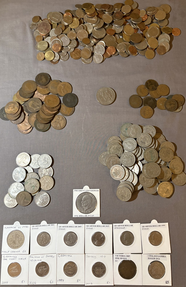 Mixed cased coins, large lot of shillings, one pennies and half pennies, huge lot of mixed foreign coins and old 10p
