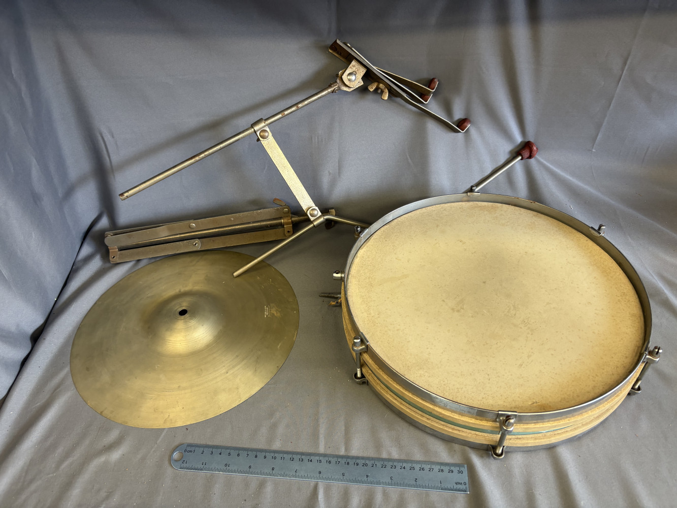 Snare drum and symbol with stand